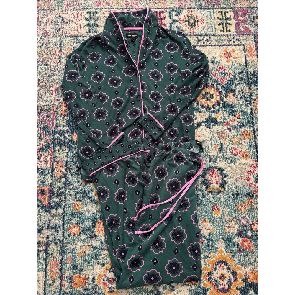 Room Service Women's 2-Piece Shawl Collar Pajama‎ Set Green and Pink Size Small